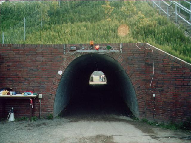 einfahrt.JPG (50851 Byte)